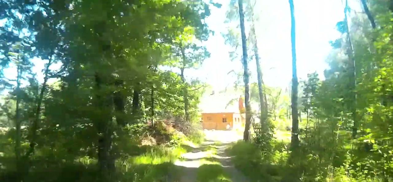 Lesíkem k chatám