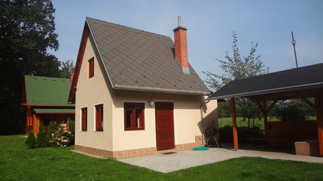 Zděná chata č. 2 s pergolou