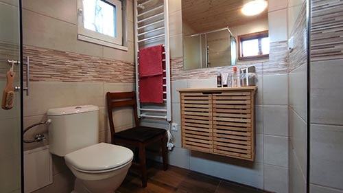 Koupelna chaty č. 3 se sprchou a WC